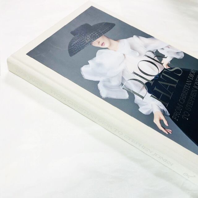 ディオールの帽子「Dior Hat: from Christian Dior to Stephen Jones」