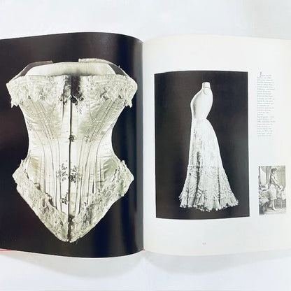 女の下着の歴史／セシル・サンローラン「Histoire Imprevue des Dessous Feminins」