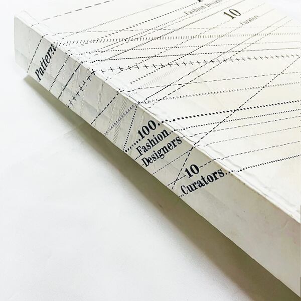 10人のキュレーターによる100人のデザイナー「Pattern: 100 Fashion Designers, 10 Curators」