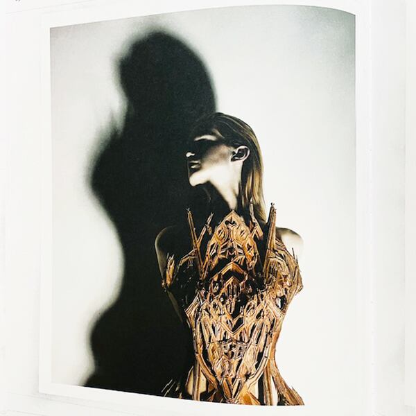 10人のキュレーターによる100人のデザイナー「Pattern: 100 Fashion Designers, 10 Curators」