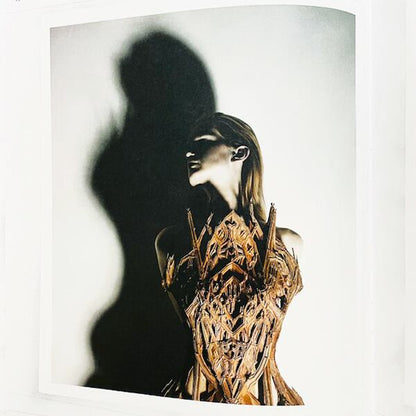 10人のキュレーターによる100人のデザイナー「Pattern: 100 Fashion Designers, 10 Curators」