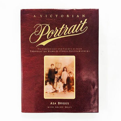 ヴィクトリア朝のスタジオ肖像写真「A Victorian Portrait」