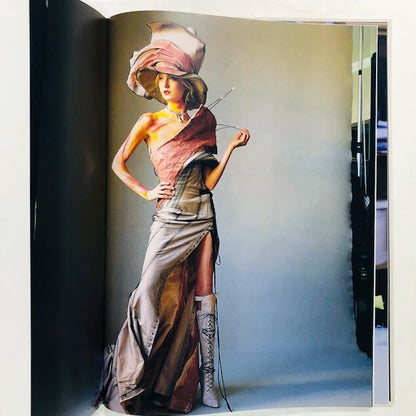 ディオールの帽子「Dior Hat: from Christian Dior to Stephen Jones」