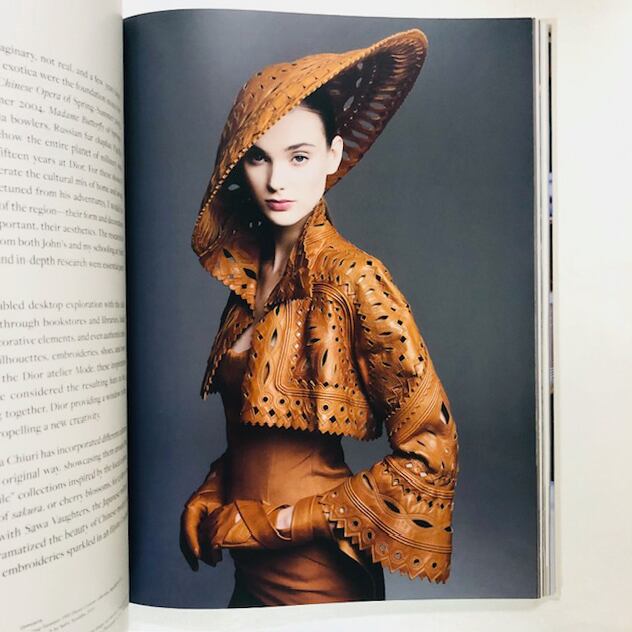 ディオールの帽子「Dior Hat: from Christian Dior to Stephen Jones」