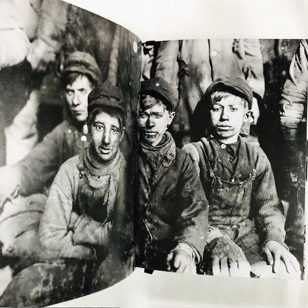 Lewis W. Hine: America at Work / ルイス・ハイン写真集【ｼｭﾘﾝｸ未開封新本】