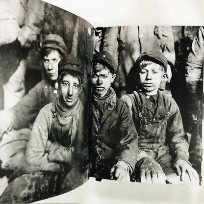 Lewis W. Hine: America at Work / ルイス・ハイン写真集【ｼｭﾘﾝｸ未開封新本】