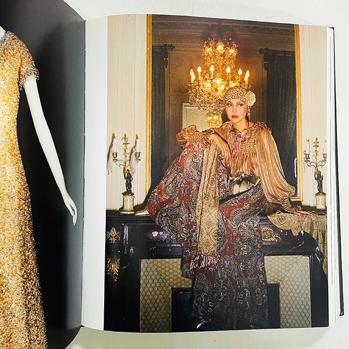 イヴ・サンローラン作品集「Yves Saint-Laurent」2010年プティ・パレでの展覧会