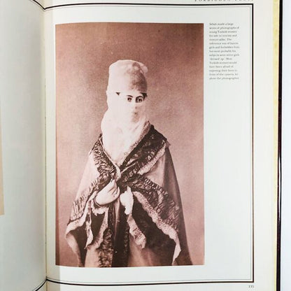 ヴィクトリア朝のスタジオ肖像写真「A Victorian Portrait」