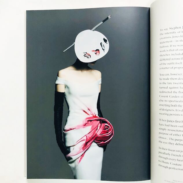 ディオールの帽子「Dior Hat: from Christian Dior to Stephen Jones」