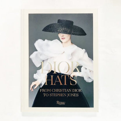 ディオールの帽子「Dior Hat: from Christian Dior to Stephen Jones」