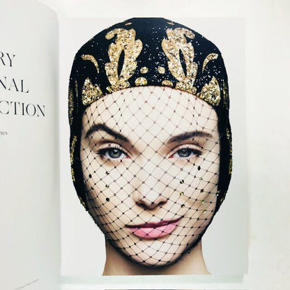 ディオールの帽子「Dior Hat: from Christian Dior to Stephen Jones」