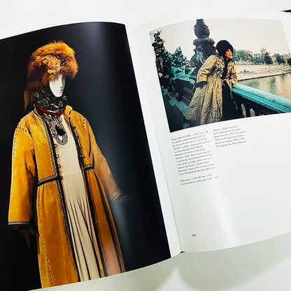 イヴ・サンローラン作品集「Yves Saint-Laurent」2010年プティ・パレでの展覧会