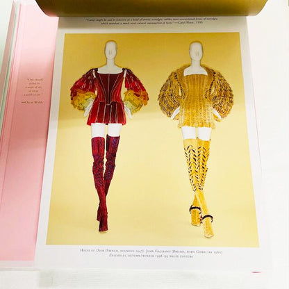 CAMP: Notes on Fashion / メトロポリタン・ミュージアム企画展 図録