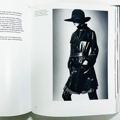 イヴ・サンローラン作品集「Yves Saint-Laurent」2010年プティ・パレでの展覧会