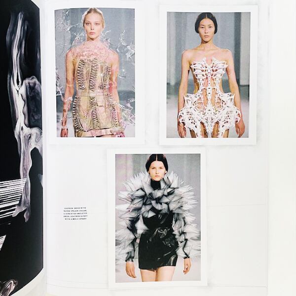 10人のキュレーターによる100人のデザイナー「Pattern: 100 Fashion Designers, 10 Curators」