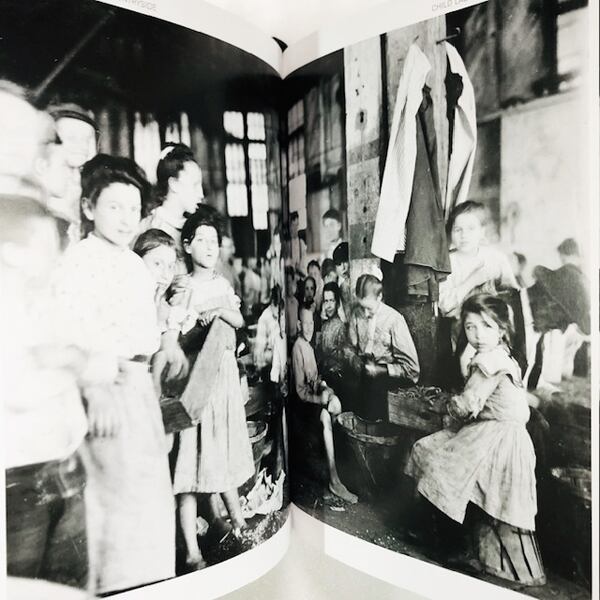 Lewis W. Hine: America at Work / ルイス・ハイン写真集【ｼｭﾘﾝｸ未開封新本】