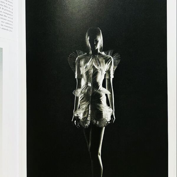 10人のキュレーターによる100人のデザイナー「Pattern: 100 Fashion Designers, 10 Curators」