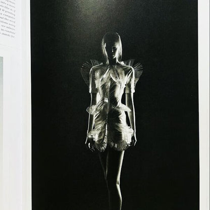 10人のキュレーターによる100人のデザイナー「Pattern: 100 Fashion Designers, 10 Curators」