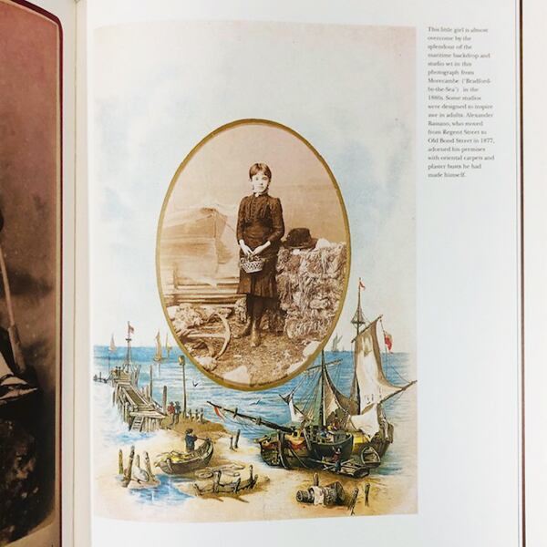 ヴィクトリア朝のスタジオ肖像写真「A Victorian Portrait」