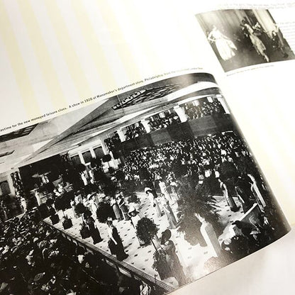 モデルとランウェイの歴史「Catwalking: A History of the Fashion Model」